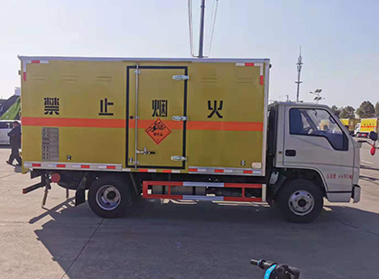 曹县爆破器材运输车技术升级与安全合规新趋势
